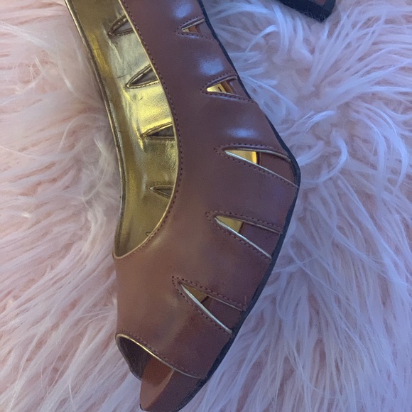 9 1/2 Gianni BINi Peep toe heels - Picture 1 of 3